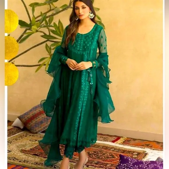 pakistani designer anarkali dresses Pakistani Anarkali Dresses: Brief History &
